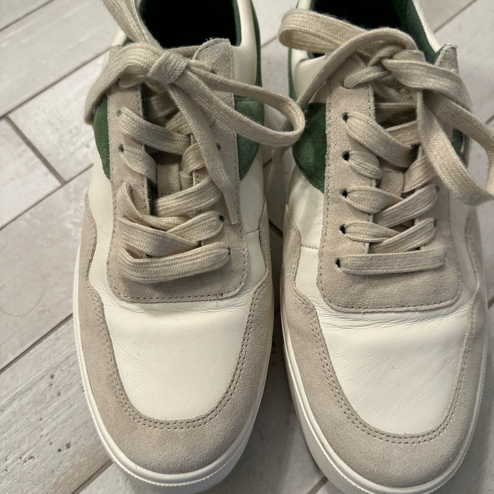 Vince Benfield worn once sneakers size 9 cream w sage stripe